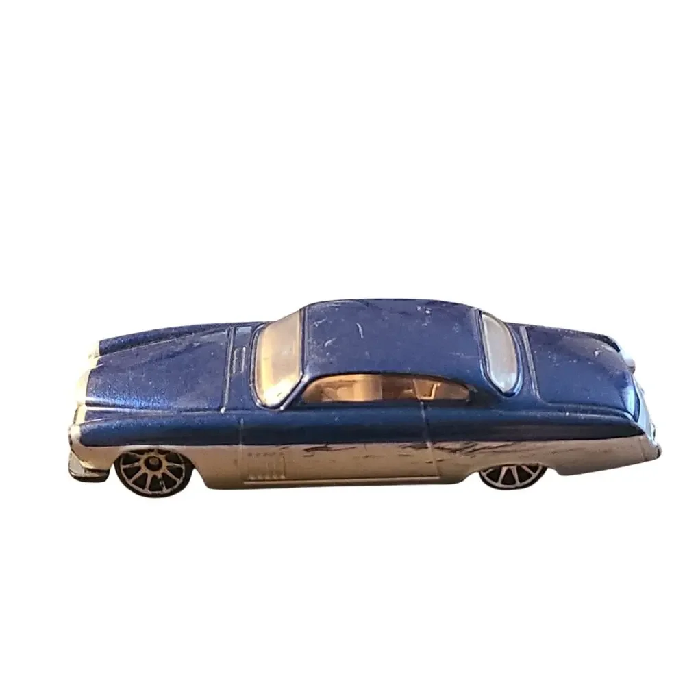 Chopped & Slammed Custom Show Car Collectible 1/64 Scale Diecast Diorama Model